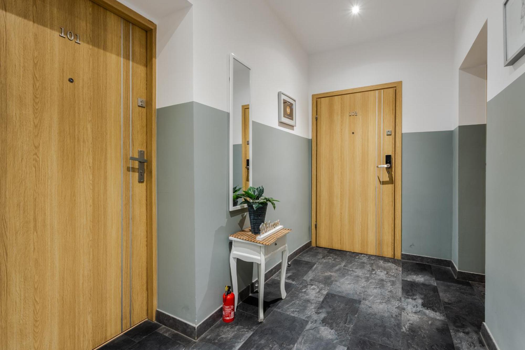 Functional And Comfortable Very Berry Studios In Poznan By Noclegi Renters Exterior photo